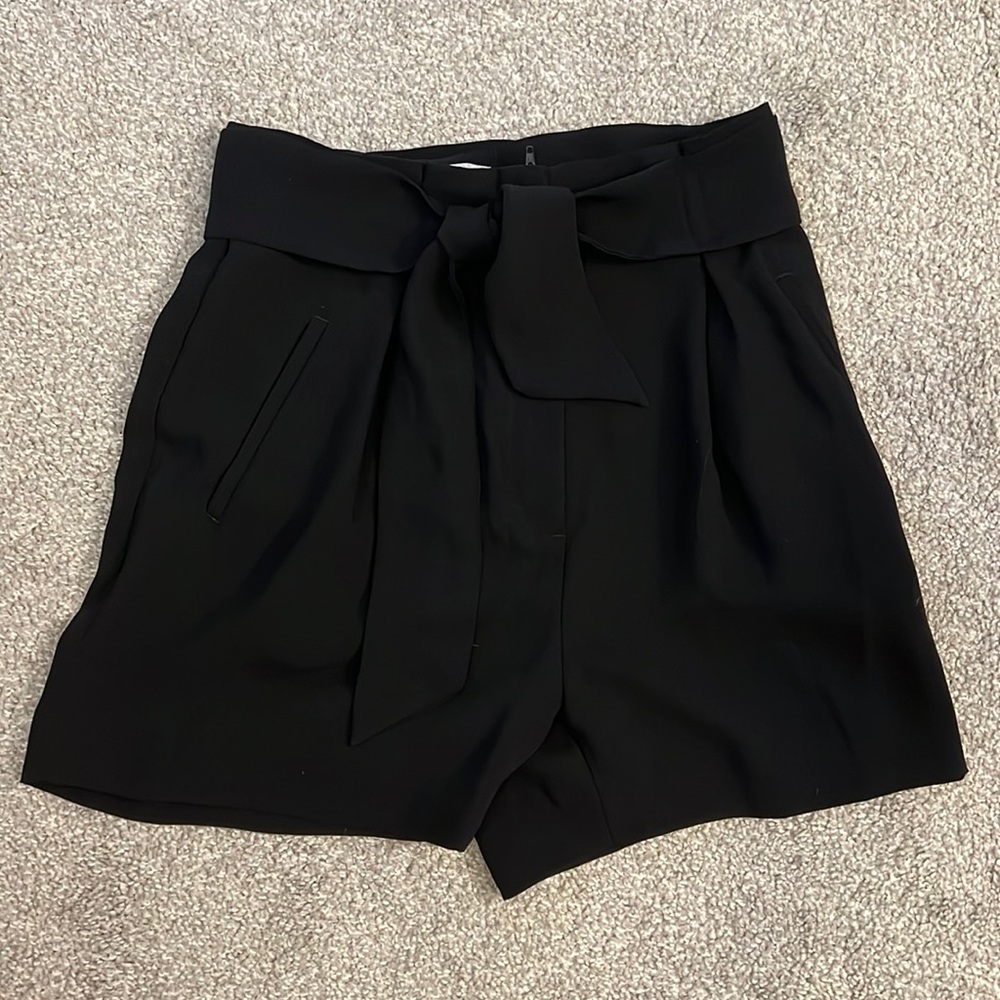 H&M Pleated high waisted shorts